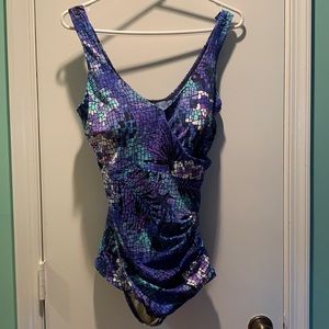 One piece swimming suit